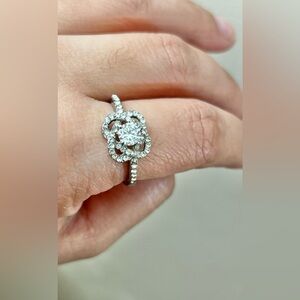 Elegant Silver crystal Ring
